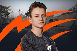 足球曝英超豪门盯上天才中卫，报价或破纪录