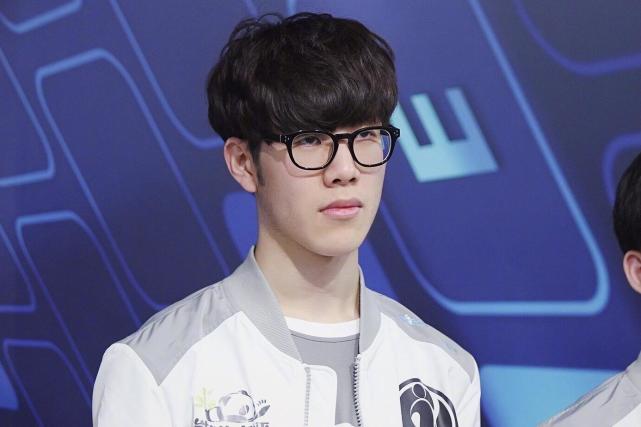 尴尬！王博指导末节换上4名“新人”，许利民指导却仍打不过