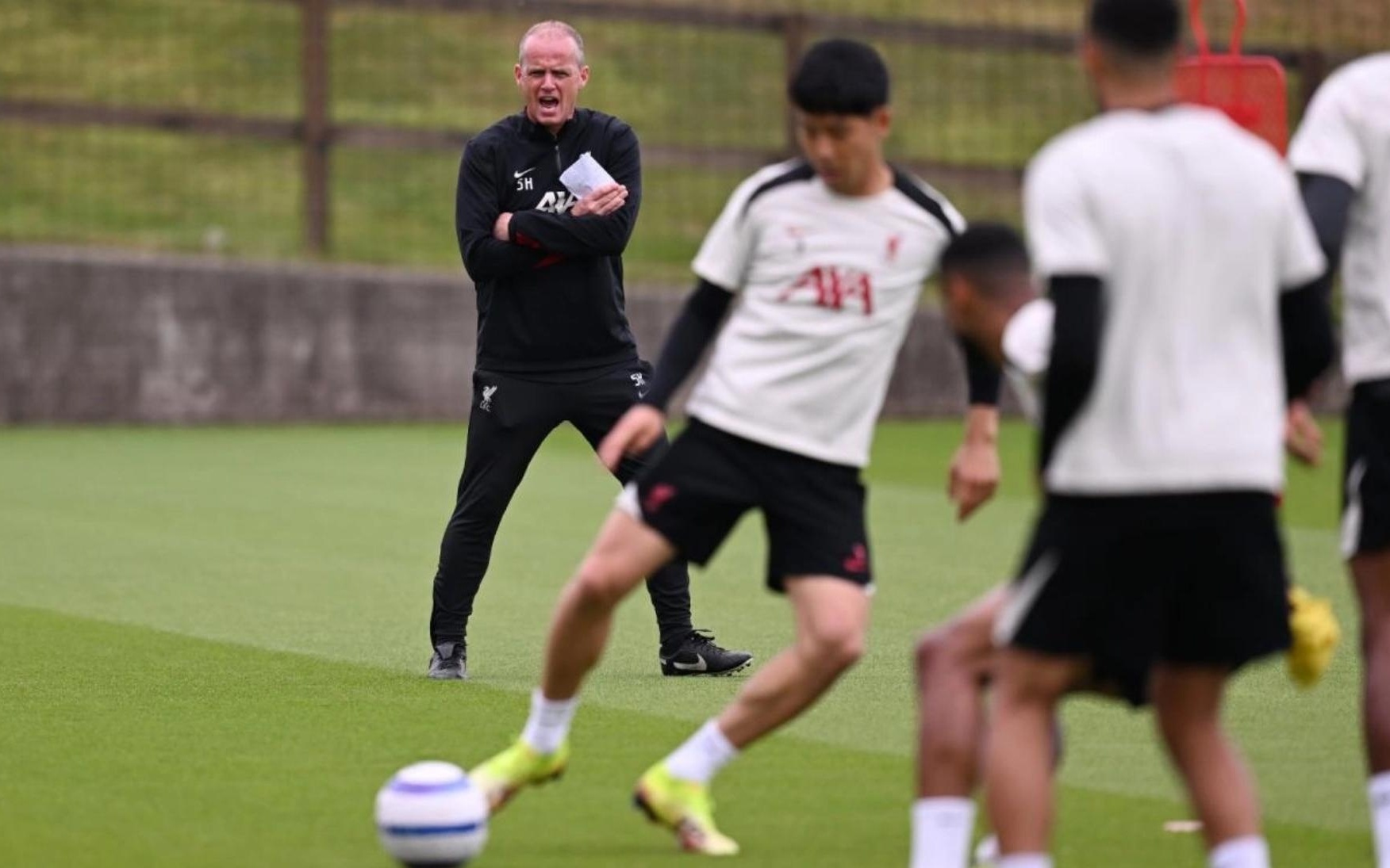 杨鸣：张镇麟今晚继续缺席，韩德君会出战.