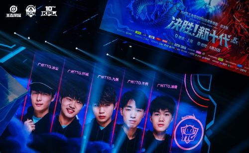 德布劳内，十年蓝袍终卸甲